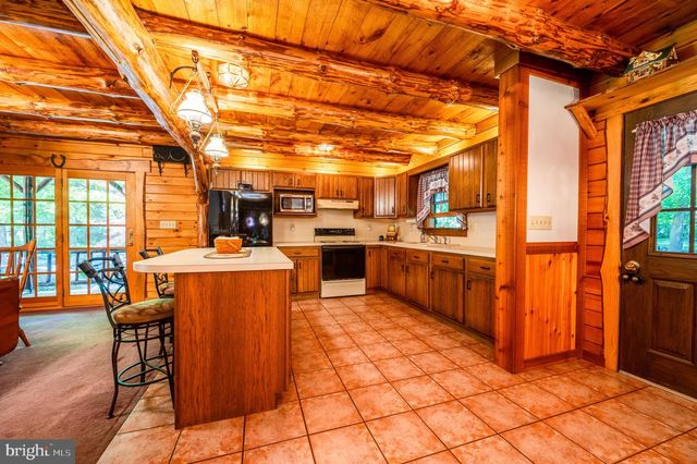 2101 OLD LANCASTER PI, Reinholds, PA 17569