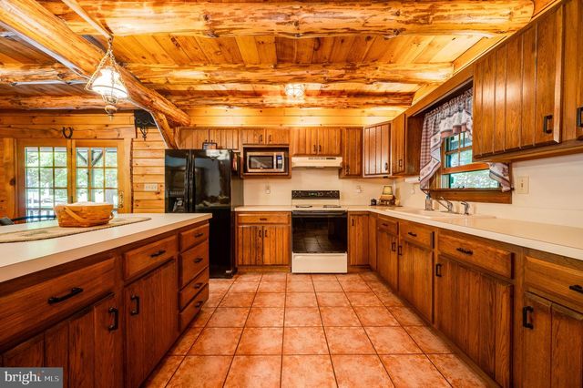 2101 OLD LANCASTER PI, Reinholds, PA 17569