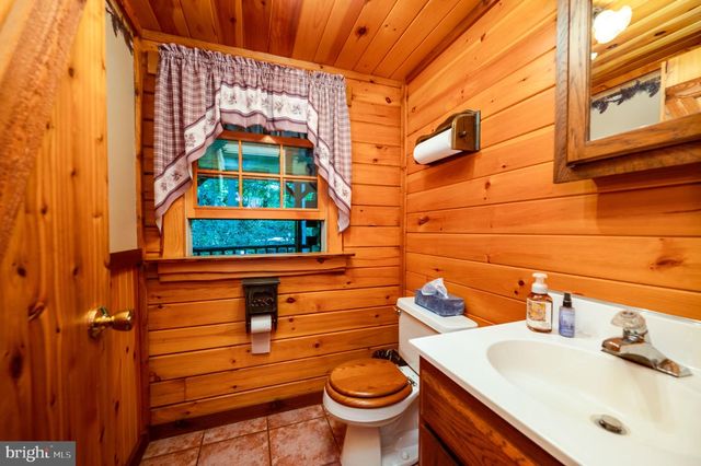 2101 OLD LANCASTER PI, Reinholds, PA 17569