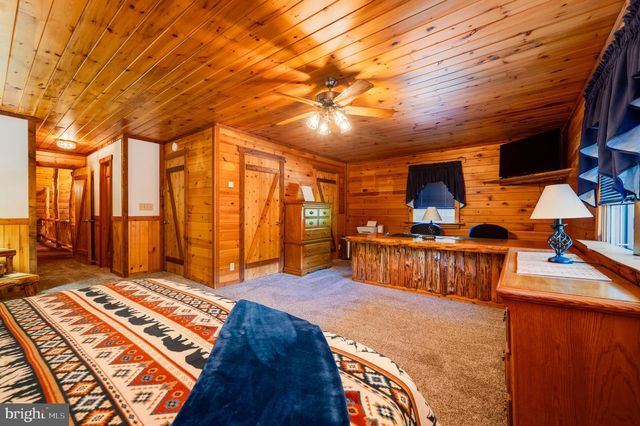 2101 OLD LANCASTER PI, Reinholds, PA 17569