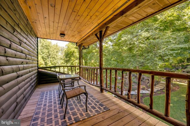 2101 OLD LANCASTER PI, Reinholds, PA 17569
