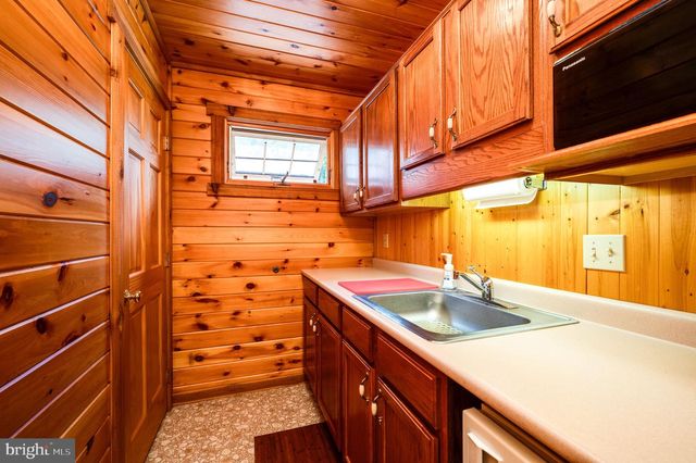 2101 OLD LANCASTER PI, Reinholds, PA 17569