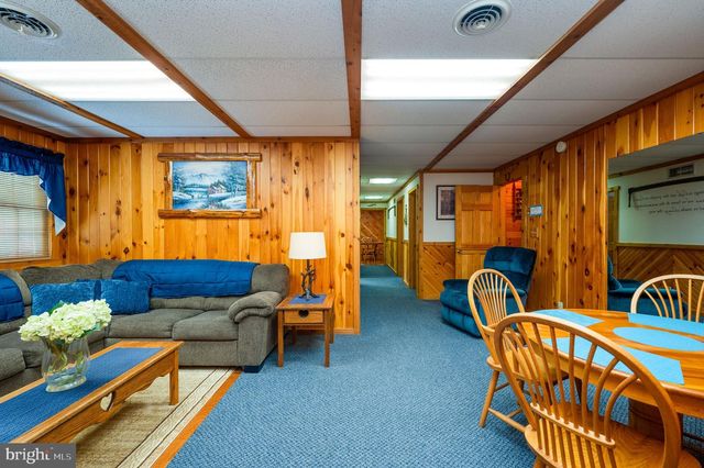 2101 OLD LANCASTER PI, Reinholds, PA 17569