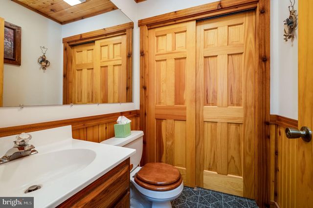 2101 OLD LANCASTER PI, Reinholds, PA 17569