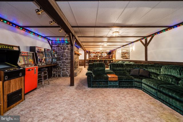 2101 OLD LANCASTER PI, Reinholds, PA 17569