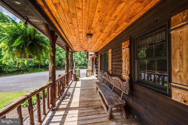 2101 OLD LANCASTER PI, Reinholds, PA 17569