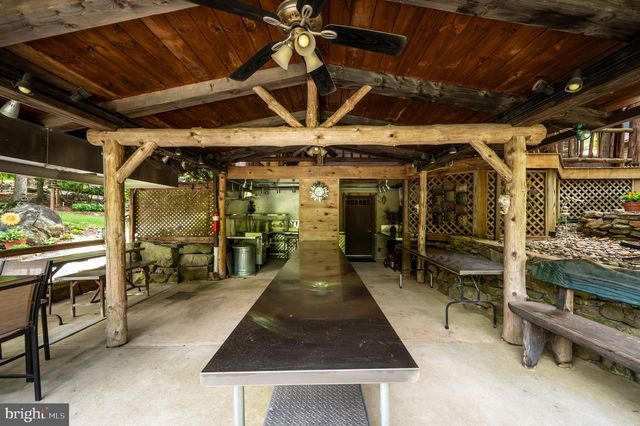 2101 OLD LANCASTER PI, Reinholds, PA 17569