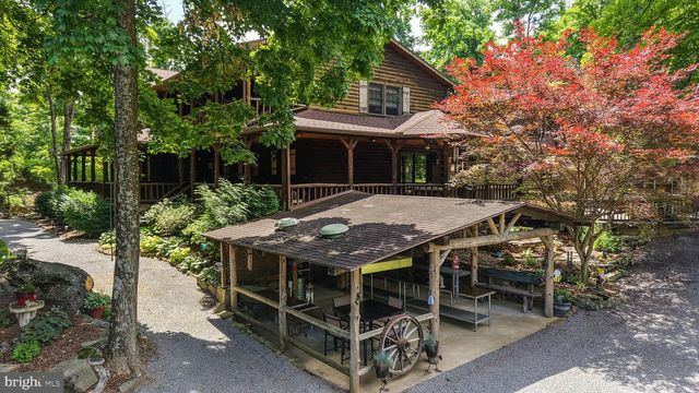 2101 OLD LANCASTER PI, Reinholds, PA 17569
