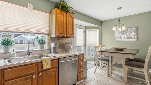 16 Park Walk, Lancaster, NY 14086