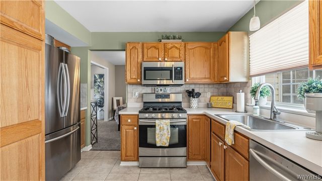 16 Park Walk, Lancaster, NY 14086