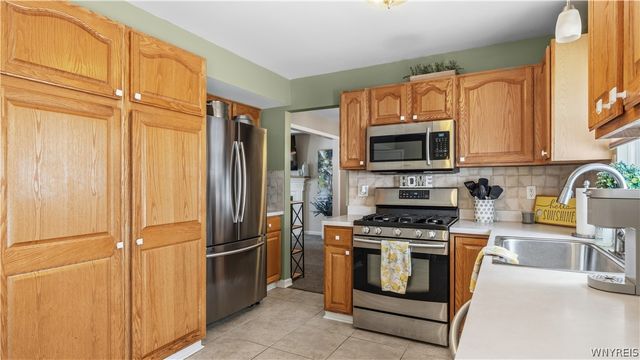 16 Park Walk, Lancaster, NY 14086