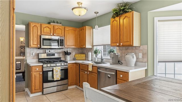 16 Park Walk, Lancaster, NY 14086