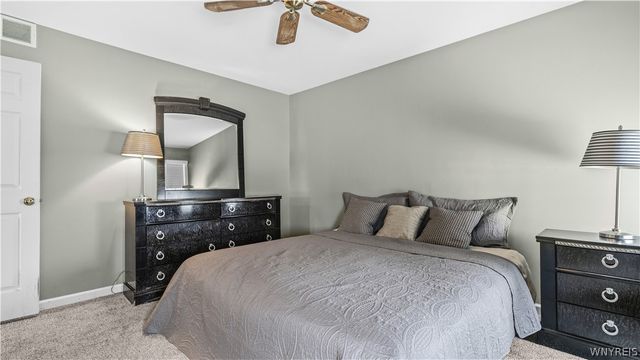 16 Park Walk, Lancaster, NY 14086