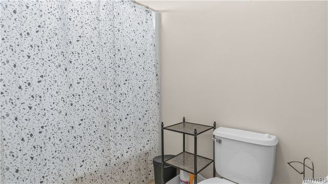 16 Park Walk, Lancaster, NY 14086