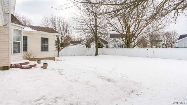 16 Park Walk, Lancaster, NY 14086