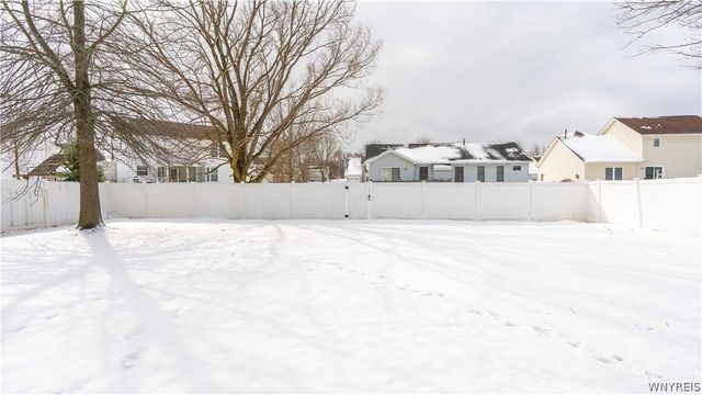 16 Park Walk, Lancaster, NY 14086