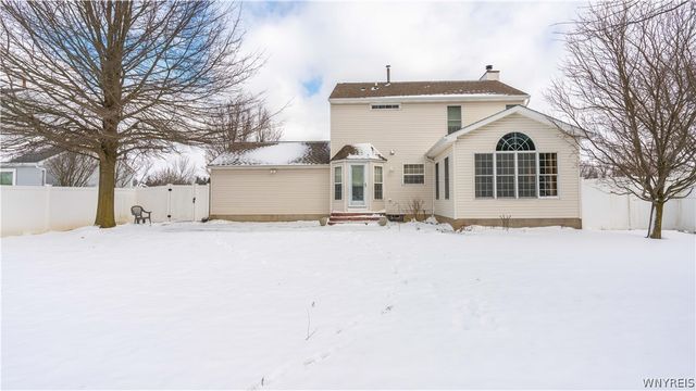 16 Park Walk, Lancaster, NY 14086