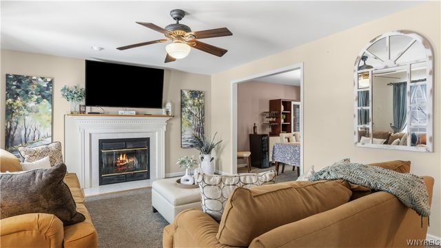 16 Park Walk, Lancaster, NY 14086