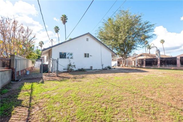 1911 Pine Crest Drive, Corona, CA 92882