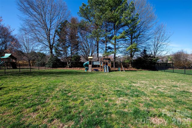 6610 Olmsford Drive, Huntersville, NC 28078