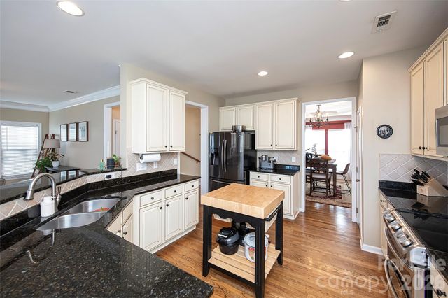 6610 Olmsford Drive, Huntersville, NC 28078