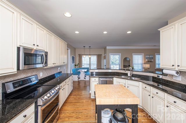 6610 Olmsford Drive, Huntersville, NC 28078