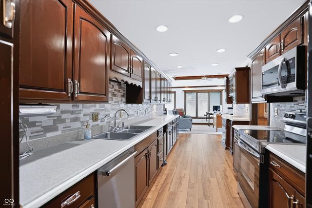 2088 Golfview Court, Greenwood, IN 46143