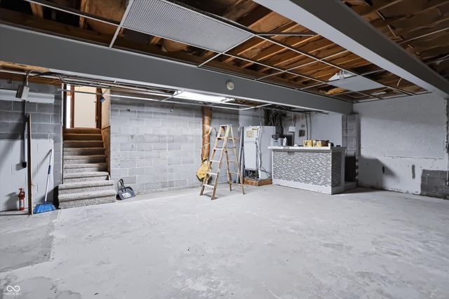 2088 Golfview Court, Greenwood, IN 46143