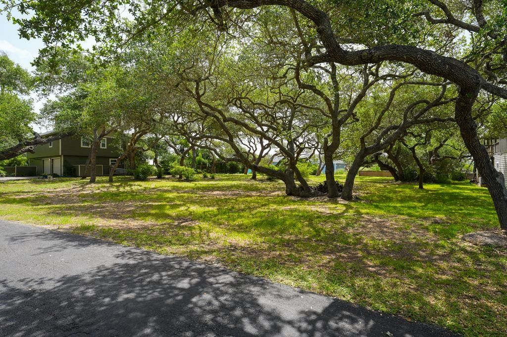 9 Bahama St, Rockport, TX 78382 — photo 2
