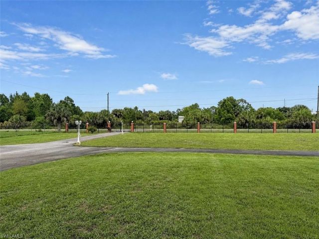 4775 8th ST NE, Naples, FL 34120