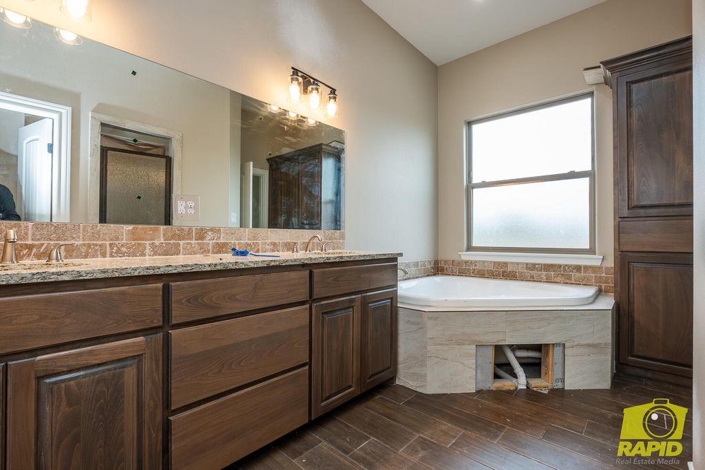 Image 10 of property listing at 4156 Wildebeest Way, San Angelo, TX 76901