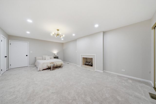 9248 N Maryland Street, Niles, IL 60714