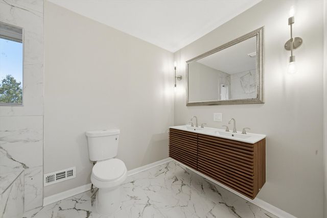 9248 N Maryland Street, Niles, IL 60714