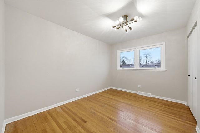 9248 N Maryland Street, Niles, IL 60714