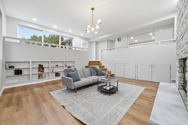 9248 N Maryland Street, Niles, IL 60714