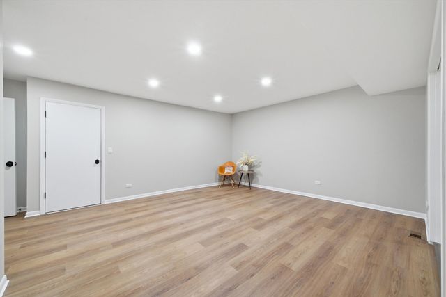 9248 N Maryland Street, Niles, IL 60714