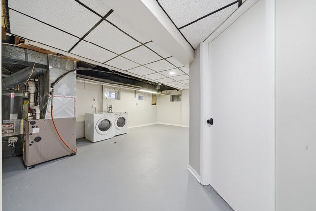 9248 N Maryland Street, Niles, IL 60714