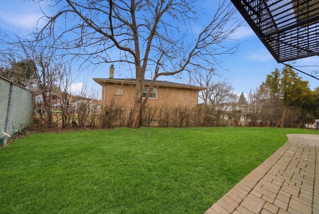 9248 N Maryland Street, Niles, IL 60714