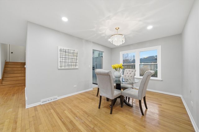 9248 N Maryland Street, Niles, IL 60714