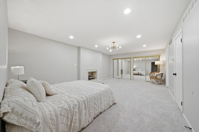 9248 N Maryland Street, Niles, IL 60714