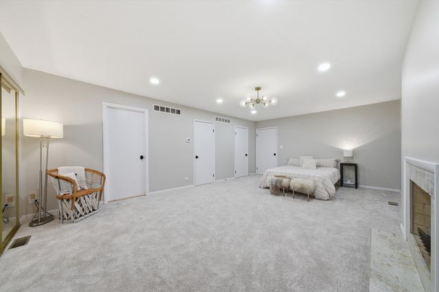 9248 N Maryland Street, Niles, IL 60714