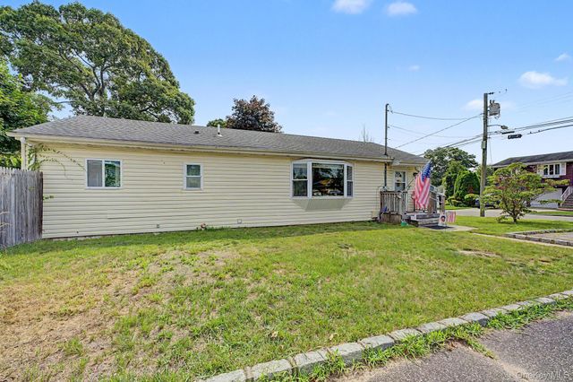 257 Elizabeth Avenue, Holbrook, NY 11741