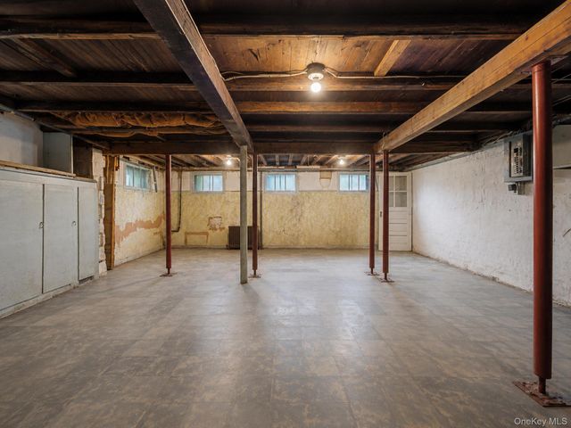 257 Elizabeth Avenue, Holbrook, NY 11741