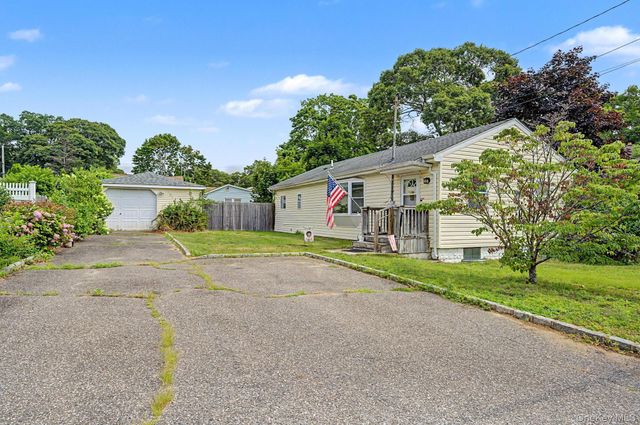 257 Elizabeth Avenue, Holbrook, NY 11741