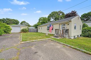 257 Elizabeth Avenue, Holbrook, NY 11741