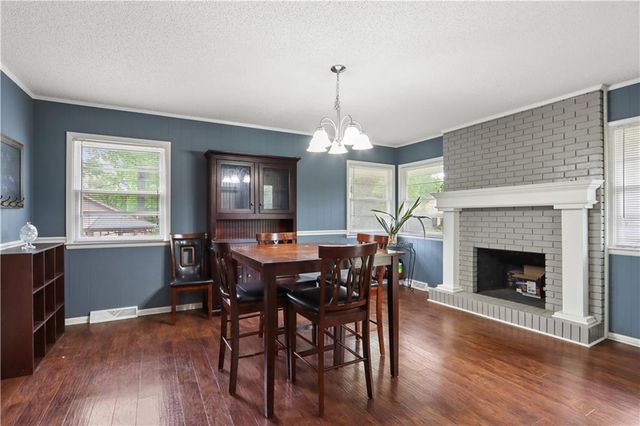 6155 NE Circle View Drive, Kansas City, MO 64118