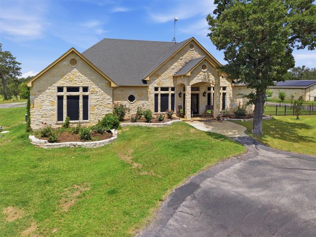 2936 FM 1704, Elgin, TX 78621