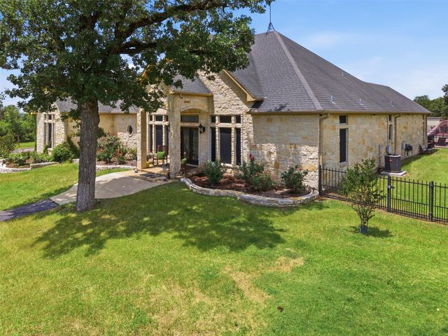 2936 FM 1704, Elgin, TX 78621
