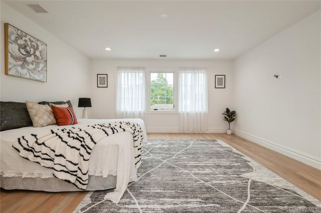 17 East Avenue, Hicksville, NY 11801