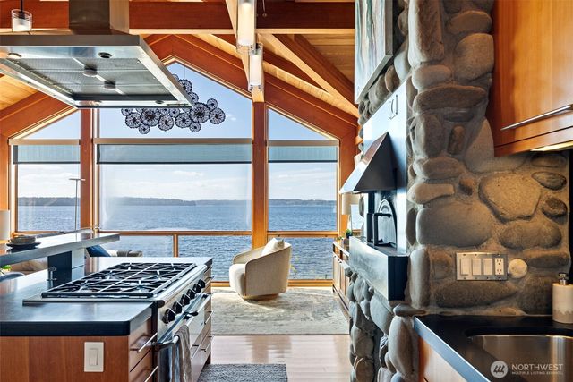 540 3rd Avenue, Fox Island, WA 98333